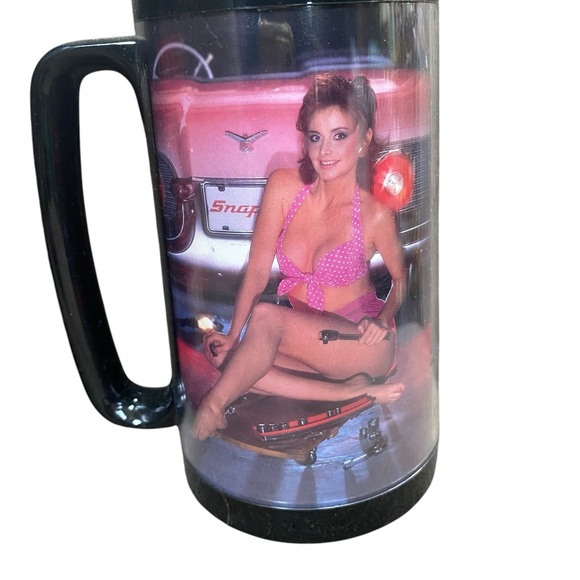 Lot of two vintage 1980s Snap-On Tool Mugs featuring toolmate girls Pin-up 80s - Picture 3 of 9